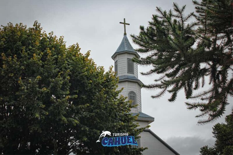 Inner Coast of Chiloé: Road and Sea. - Authenticity and Personal Touch