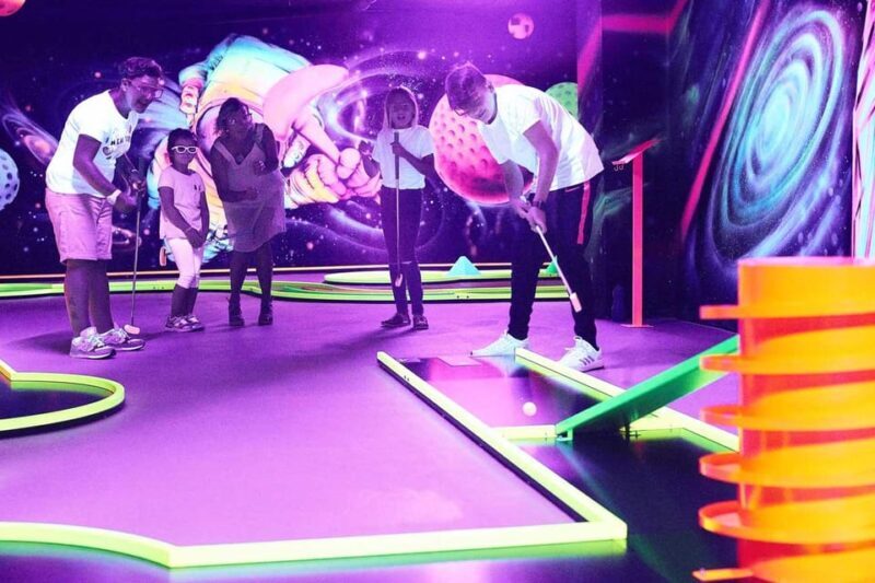 Innsbruck: 3D Mini Golf with Dazzling Light Effects - Key Points