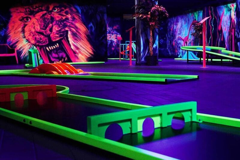 Innsbruck: 3D Mini Golf with Dazzling Light Effects - Who Should Consider This Experience?