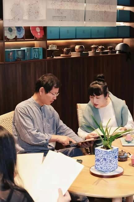 Interesting metaphysics course in an ancient tea house - What Does the Course Cover?