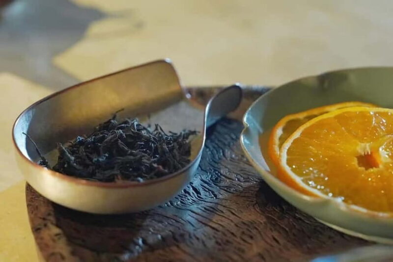 Interesting metaphysics course in an ancient tea house - Learning from the Expert