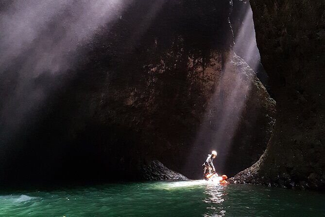 Intermediate canyoning trip in Bali "Aling Canyon" - Key Points