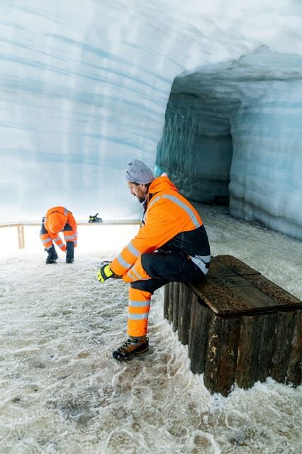 Into the Glacier: Snowmobile + Langjökull Ice Tunnel Combo - FAQ