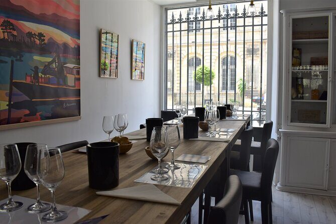 Introduction to Bordeaux wines paired with cheeses & charcuterie - Who Should Book This Experience?
