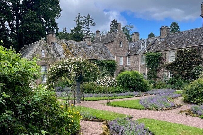 Invergordon full day tour; Cawdor Castle, Fort George & Loch Ness - Invergordon full day tour; Cawdor Castle, Fort George & Loch Ness — A Balanced Look