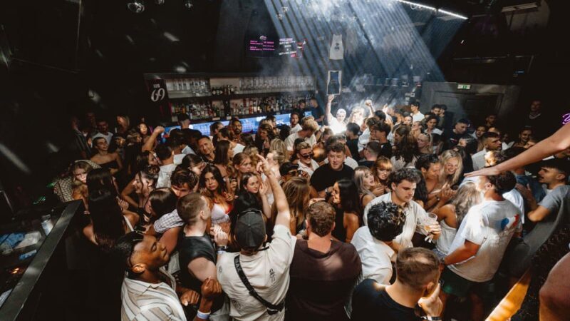 Ios: Pub Crawl with 5 Venues, 5 Shots, and 5 VIP Entrances - Ios: Pub Crawl with 5 Venues, 5 Shots, and 5 VIP Entrances