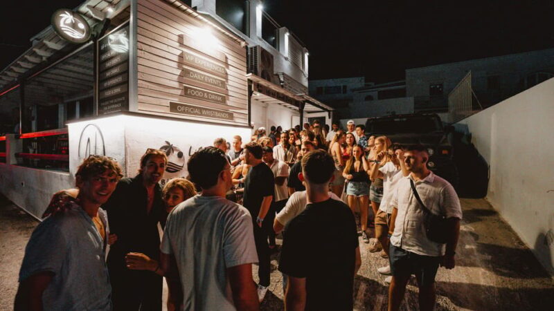 Ios: Pub Crawl with 5 Venues, 5 Shots, and 5 VIP Entrances - Key Points