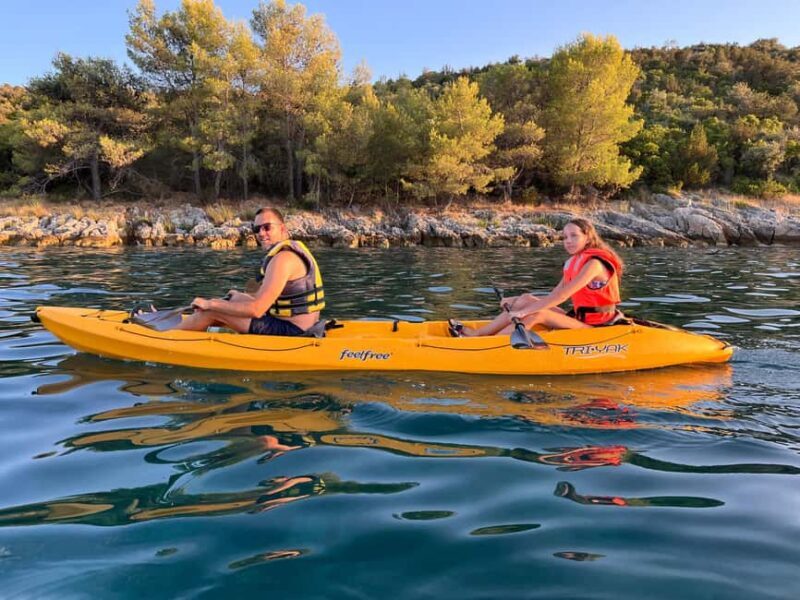 iovo Island: Sunset Kayak Tour with Wine - Timing and Group Size