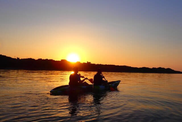 Iriomote Island: Choice of Sunset SUP or Canoe Tour (Okinawa) - Guides, photos, and small extras that add value