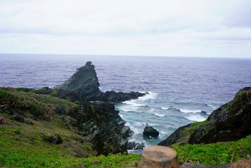 Ishigaki Island Guided Sightseeing Photo Tour: Visiting Popular Spots like Kabira Bay with Photo Data Included - Oganzaki Lighthouse: a final coastal stop