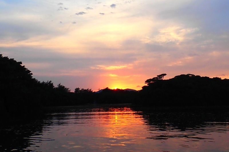 Ishigaki Island: Sunset SUP & Canoe Tour with Customizable Sunset Experience - Price and what you get for it