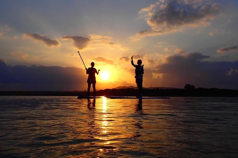 Ishigaki Island: Sunset SUP & Canoe Tour with Customizable Sunset Experience - Who should book this Ishigaki tour?