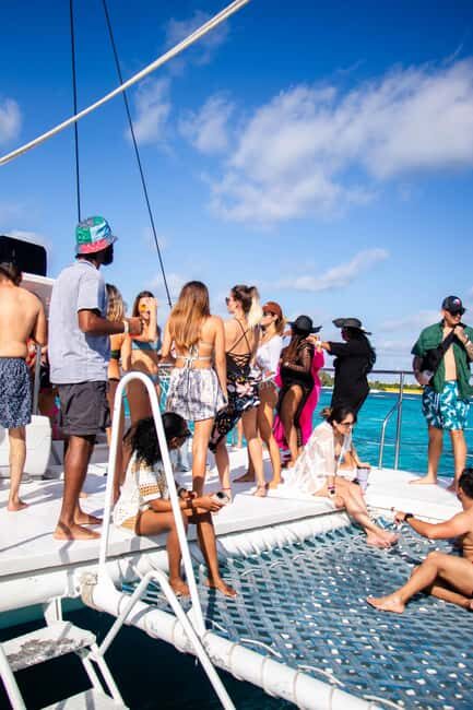 Isla Mujeres Catamaran, Snorkel & Buffet Lunch - The Return Journey: A Party on the Water