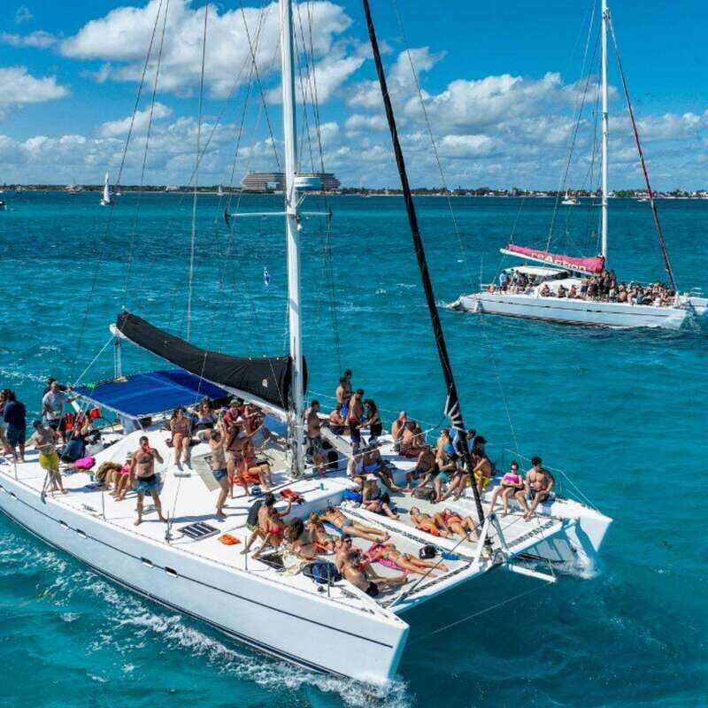 Isla Mujeres: Deluxe Catamaran Tour - Key Points