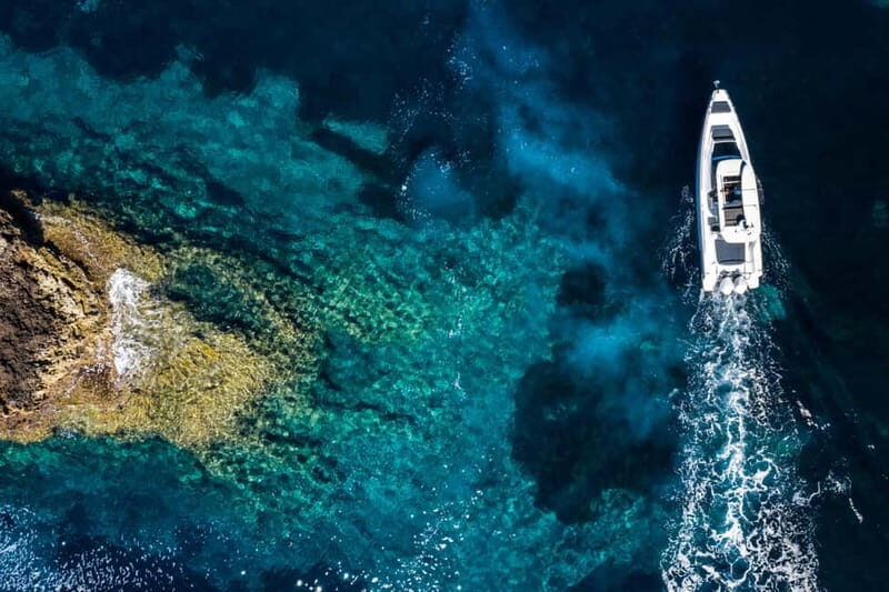 Island Hopping: Santorini to Anafi - Dining and Drinks on Board