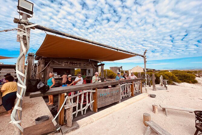 Island Life Adventures | A Day at Dirk - Summary