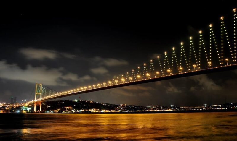 Istanbul: A short trip along the Bosphorus in the evening - Authentic Experiences and Traveler Feedback