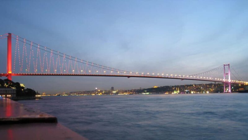 Istanbul: Bosphorus Cruise By Night - Key Points