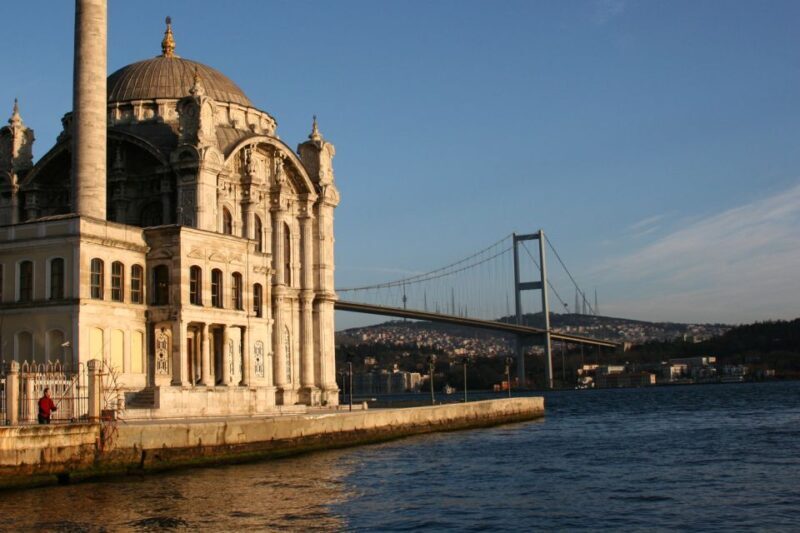 Istanbul Bosphorus Dinner Cruise &Entertainment hotel pickup - FAQs