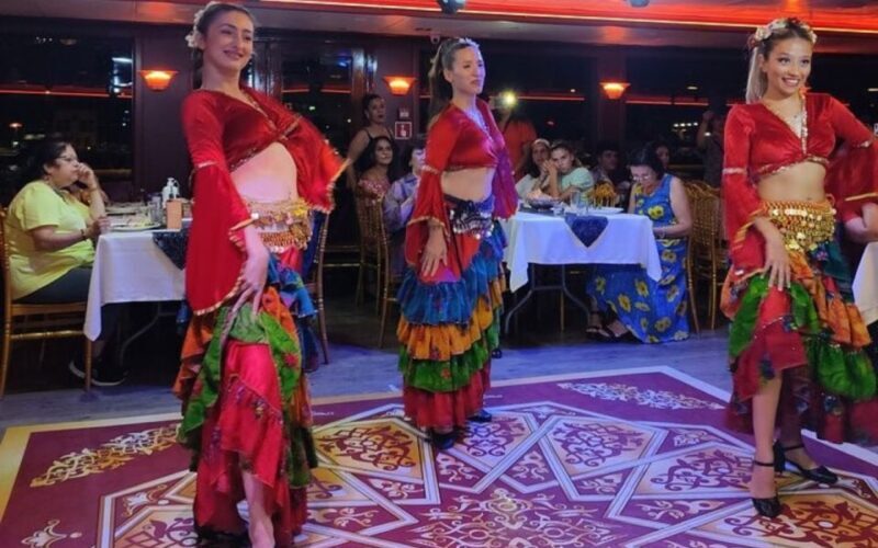 Istanbul: Bosphorus Dinner Cruise with Private Table & Show - Key Points
