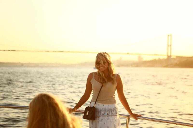 Istanbul: Bosphorus Private Guided Yacht Cruise with Snacks - Key Points