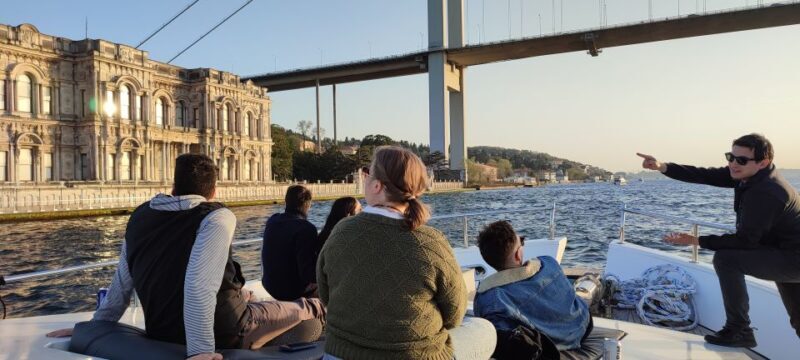 Istanbul: Bosphorus Sunset Cruise on Yacht with Live Guide - Food and Drinks