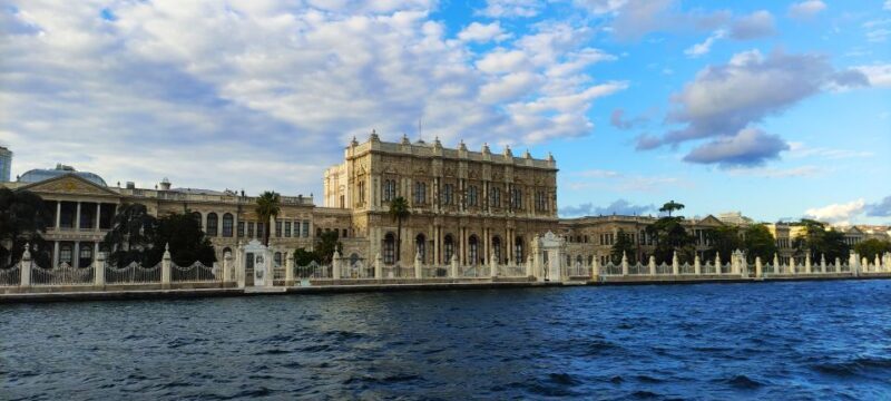 Istanbul: Bosphorus Sunset Cruise with Snacks and Wine - Key Points