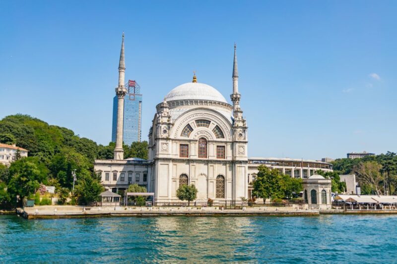 Istanbul: Bosphorus Yacht Cruise with Stopover on Asian Side - An Authentic Bosphorus Experience in Style