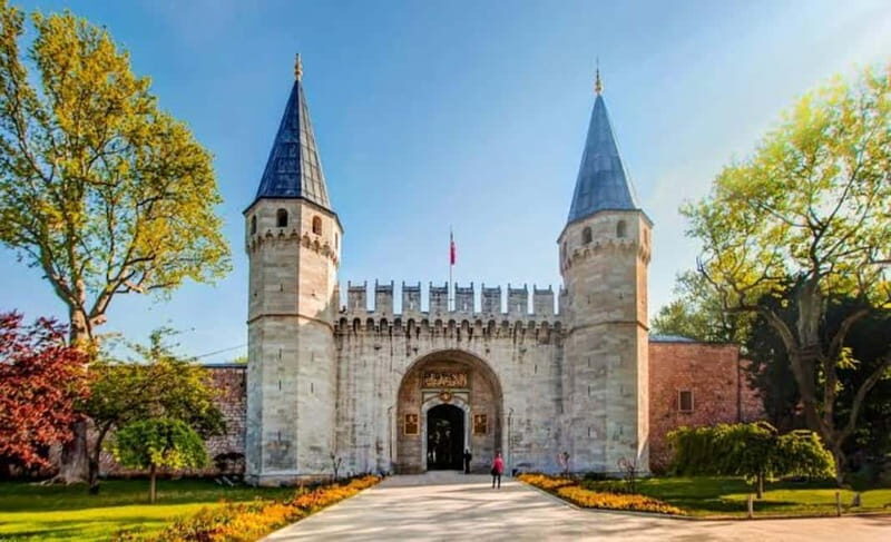 Istanbul: Historical Peninsula Tour with Expert Guide - The Iconic Blue Mosque and Bosphorus Lunch