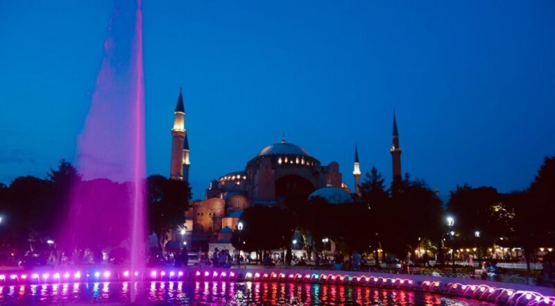 Istanbul: Istanbul Night Walking Tour - Strolling through Sultanahmet Square