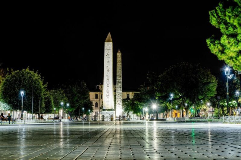 Istanbul: Istanbul Night Walking Tour - Group Size and Guides