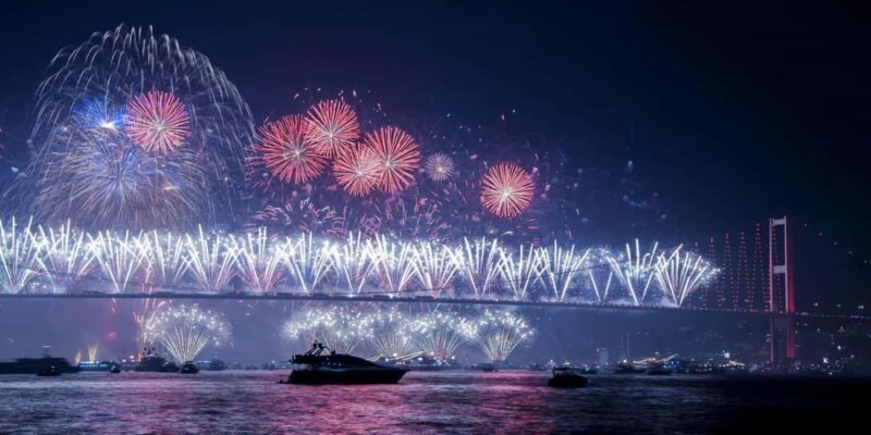 Istanbul: New Year's Eve Bosphorus Cruise with Fireworks - Key Points