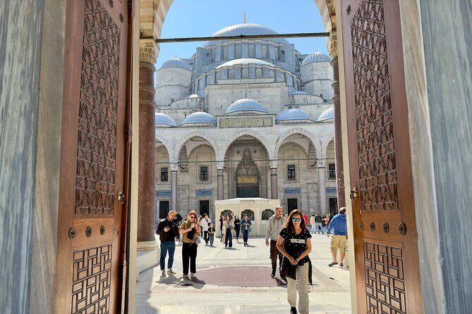 Istanbul Old City: Basilica Cistern - Blue Mosque - Grand Bazaar - The Blue Mosque: Iconic and Still Active