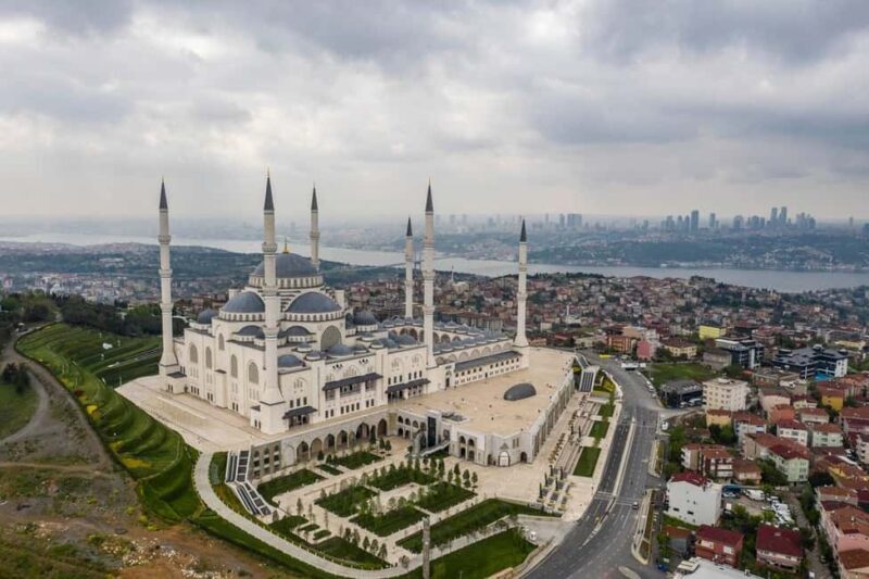 Istanbul: Private Guided Tour of Bosphorus & Asian Side - Key Points