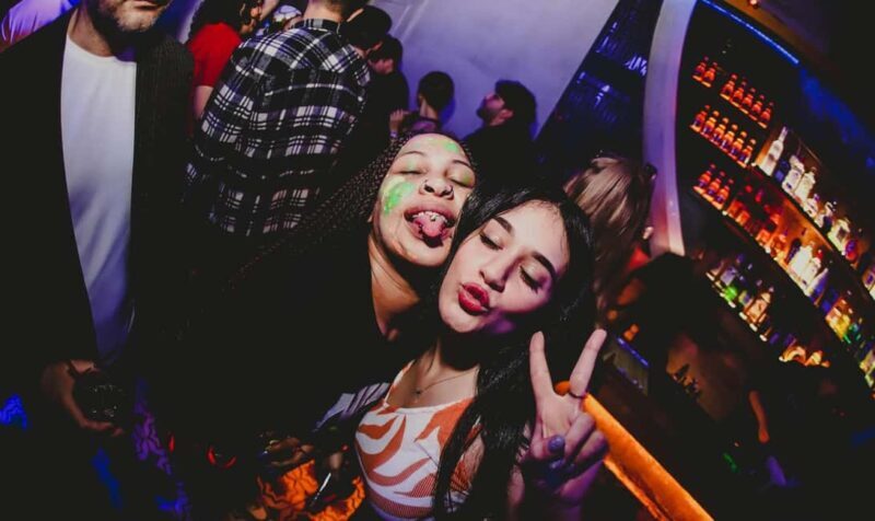 Istanbul: Rooftop Clubs Crawl with Shots, Games & Party Bus - FAQs