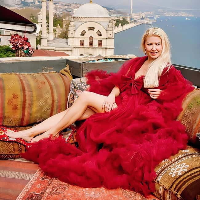 Istanbul: Rooftop Photoshoot with Flying Dress - What Makes the Photoshoot Stand Out