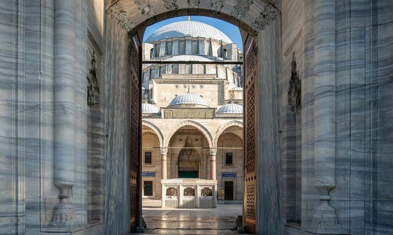 Istanbul: Süleymaniye Mosque Guided Tour - Experience the Majesty of Istanbul’s Süleymaniye Mosque with a Guided Tour
