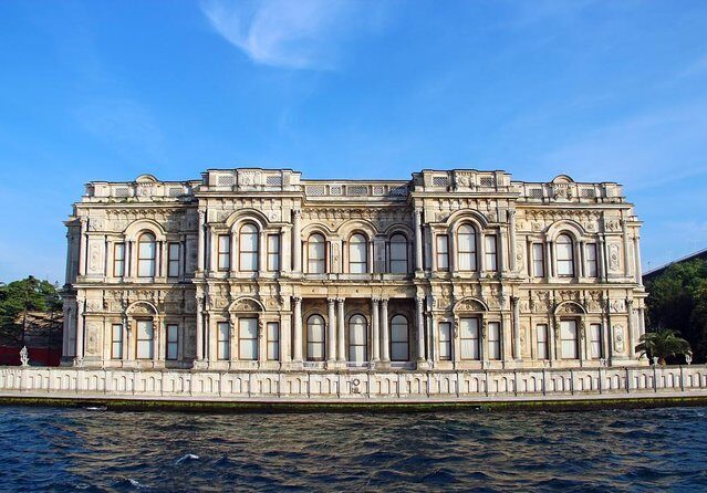 Istanbul Sunset Cruise on Luxury Yacht - Guided Group Cruise - Engaging First Impressions