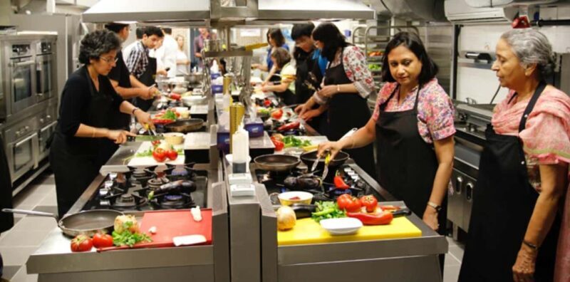 Istanbul: Turkish Cooking Class with Local Chef - Key Points