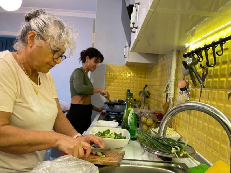 Istanbul: Vegan/Vegetarian Cooking Class with Locals at Home - Who Will Love This Experience?