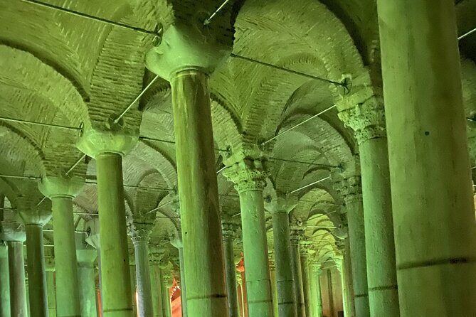 IstanbulBasilicaCistern/fastEntranceEnglish/Spanish (not tickets) - Quick Overview of the Basilica Cistern Tour