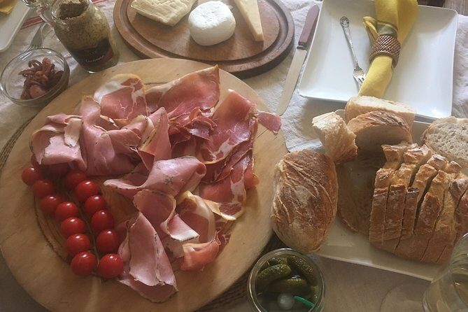 It's Apéro Time Chez Kim - A Detailed Look at the Experience