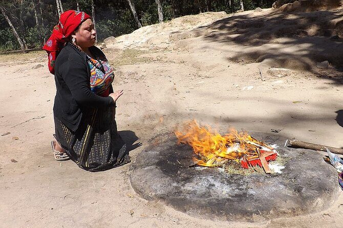 Iximche mayan heritage and market. - Key Points