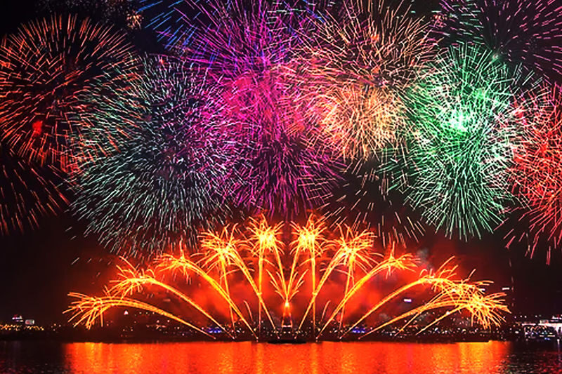 Izu Mt. Omuro & Atami Fireworks Small-Group Day Tour - A mountain and a fireworks finale
