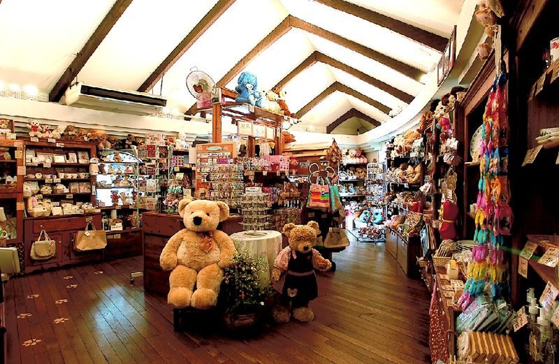 Izu Teddy Bear Museum Admission Ticket - The garden, tearoom and shop