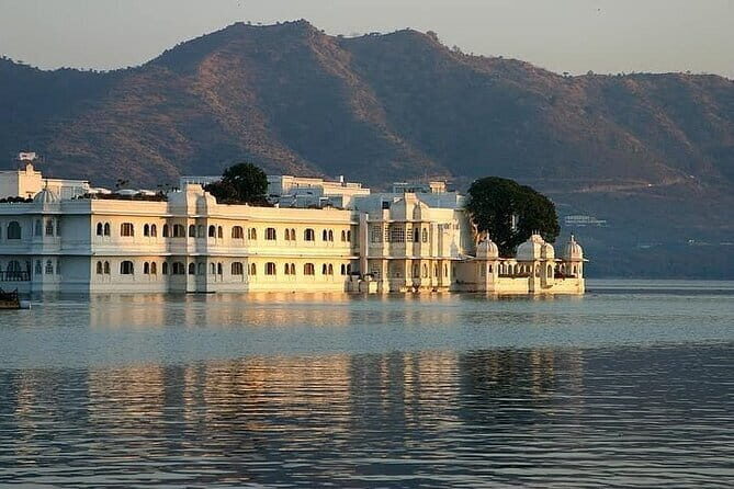 Jagmandir Island And Sunset Boat Ride On Lake Pichola, Udaipur Without Transfers - The Sum Up
