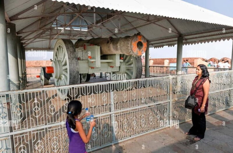 Jaipur: 4 Hours Nahargarh and Jaigarh Forts Tuk-Tuk Tour - Transportation & Group Size