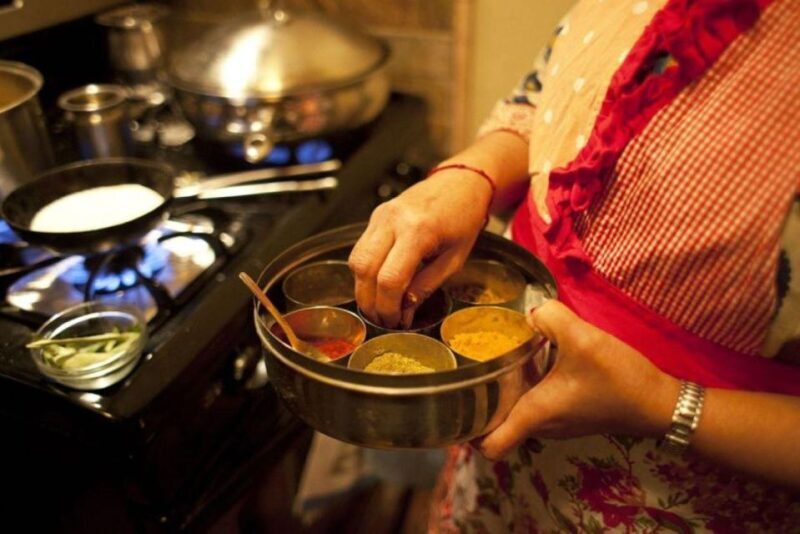 Jaipur: Cooking class at the host family's house for 3 hours - Key Points