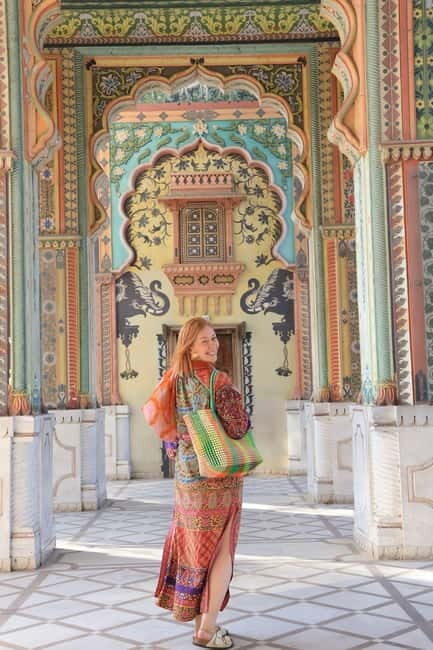 Jaipur: Patrika Gate Professional Photoshoot with Local - Who Should Book This?