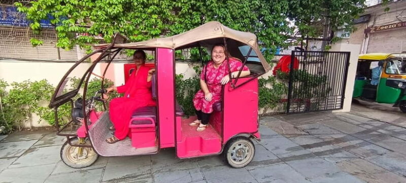 Jaipur Private City Tour with a Women-Driven E-Rickshaw Ride - Key Points